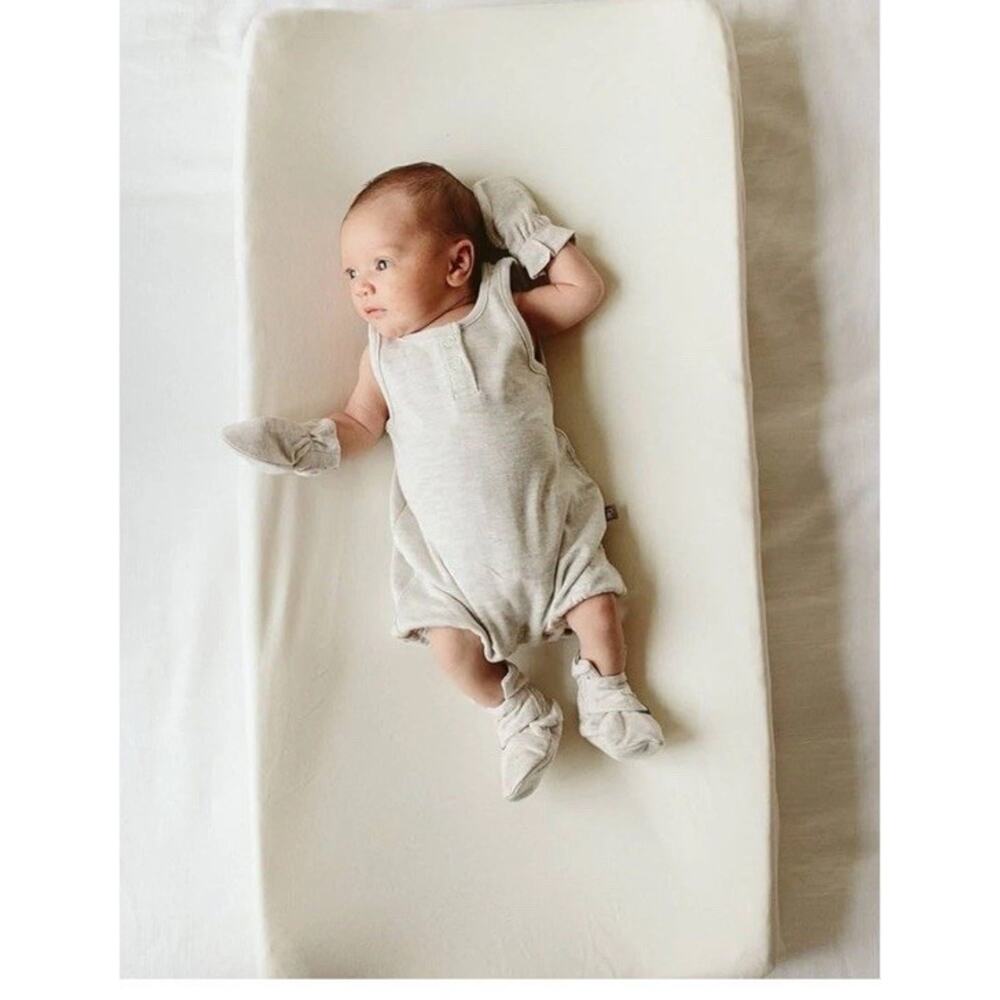 Goumi Baby Nursery Changing Pad Cover Bamboo Organic Cotton Cloud Ivory Cream‎